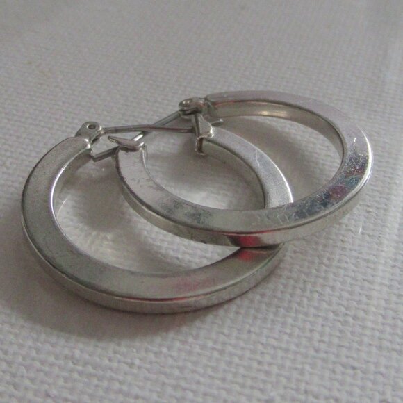 1" Silver Hoop Earrings, 3D Box style Round hoop, Vintage - Picture 5 of 5